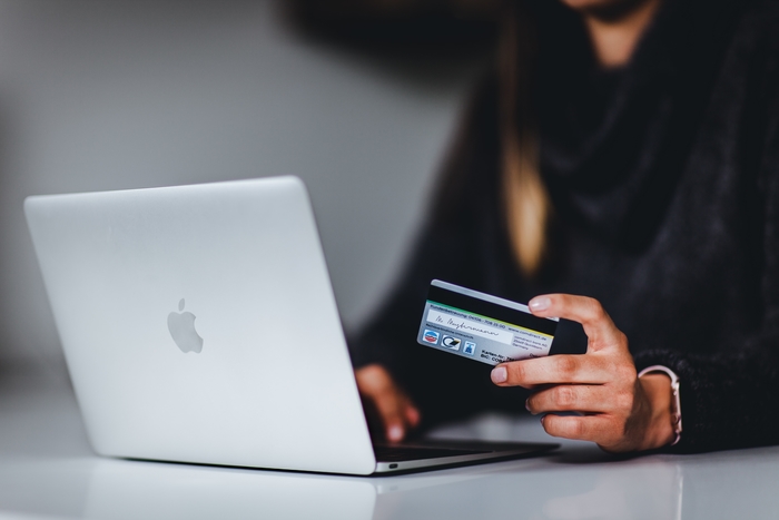 girl with laptop and credit card