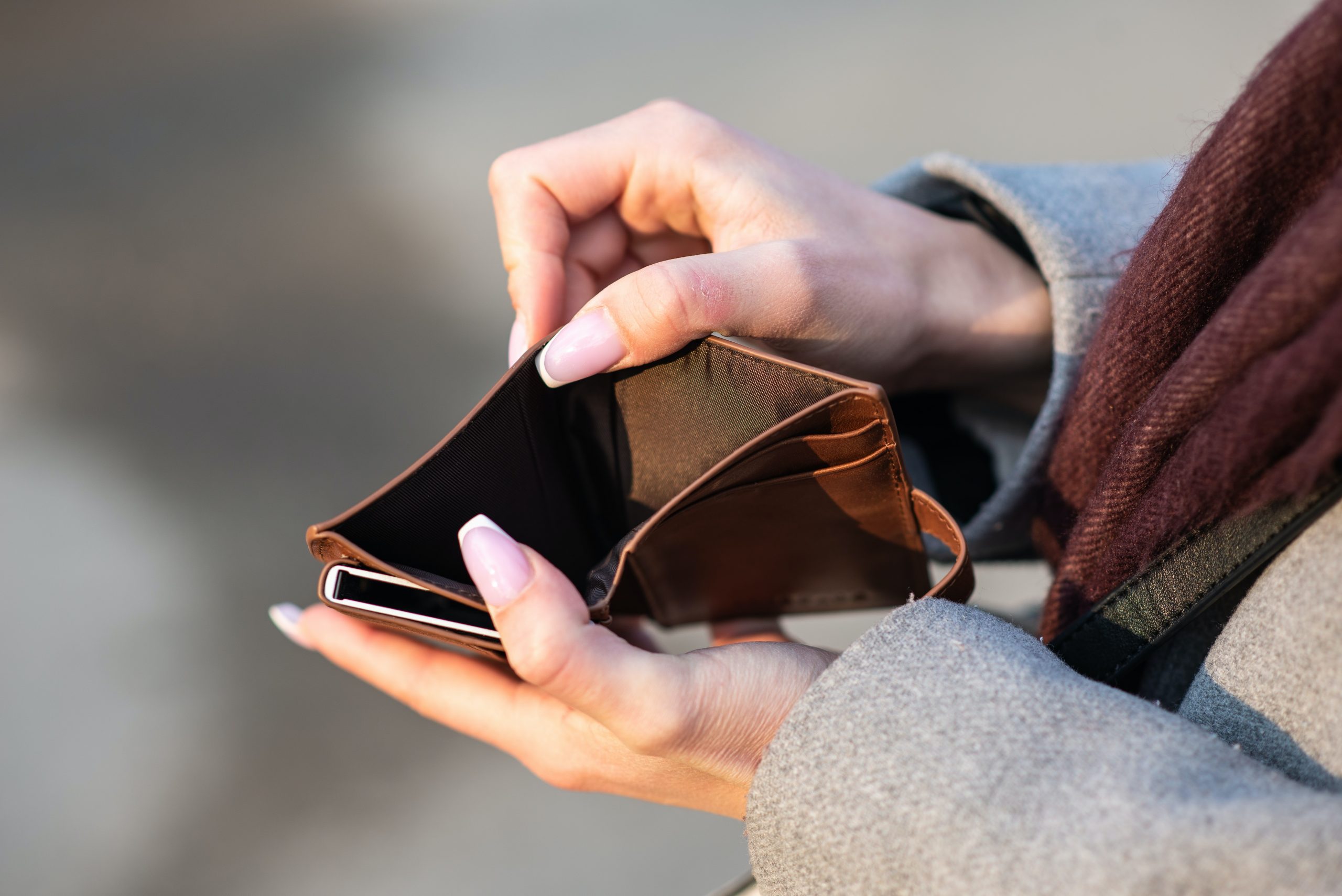 girl with empty wallet